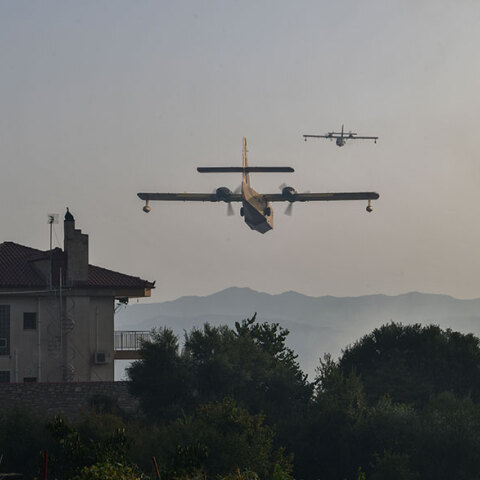 Φωτιά στην Αρκαδία: Αεροσκάφη Canadair πάνω από σπίτια στη Γορτυνία