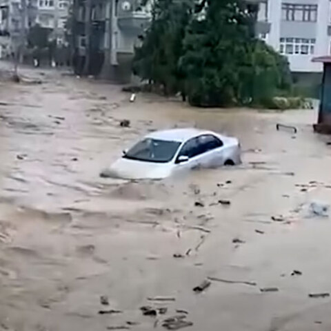 Πλημμύρες στην Τουρκία: Ορμητικοί χείμαρροι παρέσυραν αυτοκίνητα