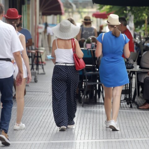 Καύσωνας στο κέντρο της Αθήνας © EUROKINISSI