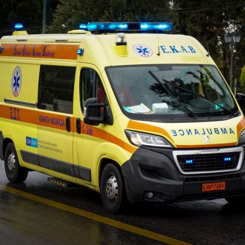 Ασθενοφόρο του ΕΚΑΒ © / EUROKINISSI / ΚΟΝΤΑΡΙΝΗΣ ΓΙΩΡΓΟΣ - 12χρονος τραυματίστηκε σοβαρά σε τροχαίο