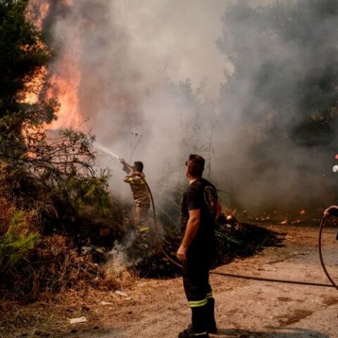 Επιχείρηση κατάσβεσης των εστιών στη βορειοανατολική Αττική © EUROKINISSI/ΤΑΤΙΑΝΑ ΜΠΟΛΑΡΗ 