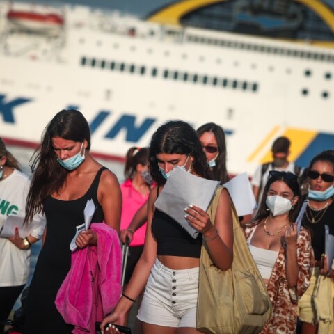 Εκρηκτικός ο συνδυασμός νυχτερινής διασκέδασης με τους εορτασμούς του Δεκαπενταύγουστου, προειδοποιούν οι επιστήμονες © EUROKINISSI