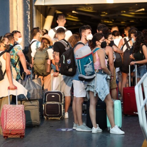 Τα νέα κρούσματα κορωνοϊού, οι θάνατοι, οι διασωληνωμένοι στις ΜΕΘ και η κατανομή των μολύνσεων σήμερα 15/8/2021 © EUROKINISSI