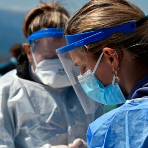 Υγειονομικός διενεργεί δωρεάν rapid test για κορωνοϊό - Σε 130 σημεία σε όλη την Ελλάδα την Δευτέρα 16 Αυγούστου κινητά κλιμάκια του ΕΟΔΥ © EUROKINISSI