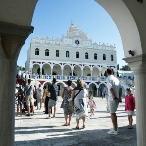 Αυστηρά μέτρα για τον κορωνοϊό και φέτος στην Τήνο © EUROKINISSI