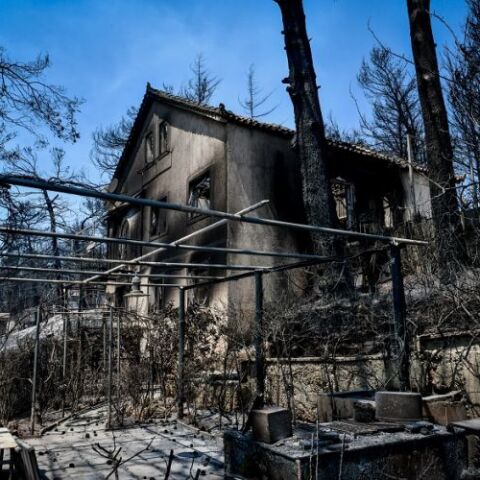 Καμένη κατοικία στη βορειοανατολική Αττική - Ανακοινώθηκαν τα μέτρα στήριξης © EUROKINISSI/ΤΑΤΙΑΝΑ ΜΠΟΛΑΡΗ 