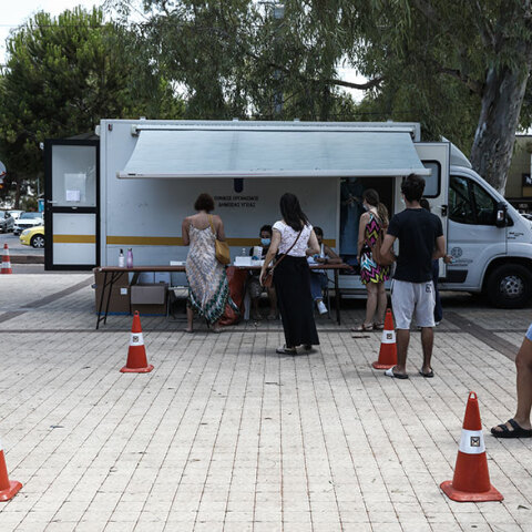 Δωρεάν rapid test για κορωνοϊό σε πολίτες στη Γλυφάδα (ΦΩΤΟ ΑΡΧΕΙΟΥ) - Ο ΕΟΔΥ ανακοίνωσε τα σημεία όπου θα βρίσκονται την Τρίτη 17 Αυγούστου 2021 κινητά κλιμάκια στην Ελλάδα