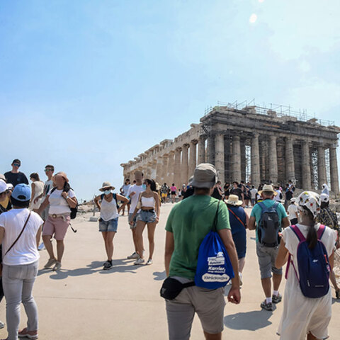 Τουρίστες στην Ακρόπολη (ΦΩΤΟ ΑΡΧΕΙΟΥ) - Ο ΕΟΔΥ ανακοίνωσε τα κρούσματα σήμερα Τετάρτη 18 Αυγούστου 2021