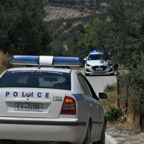 Περιπολικά της Αστυνομίας (ΦΩΤΟ ΑΡΧΕΙΟΥ) - Την Πέμπη (19/8) στον ανακριτή η 75χρονη που στραγγάλισε την αδελφή της στην Κατερίνη
