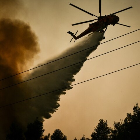 Φωτιά στα Βίλια Αττικής