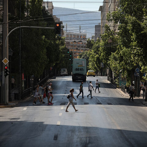 Πολίτες στο κέντρο της Αθήνας (ΦΩΤΟ ΑΡΧΕΙΟΥ) - Τα κρούσματα κορωνοϊού σήμερα Πέμπτη 19 Αυγούστου 2021 ανακοίνωσε ο ΕΟΔΥ