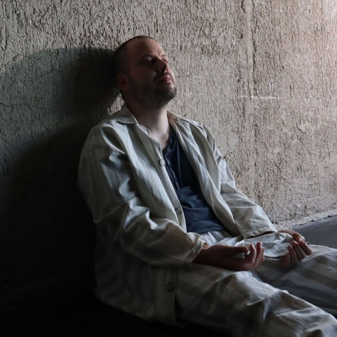 Ο Αρίσταρχος Παπαδανιήλ ερμηνεύει την μελοποιημένη ποίηση του Ιάκωβου Καμπανέλλη στη μικρού μήκους ταινία «Μαουτχάουζεν»