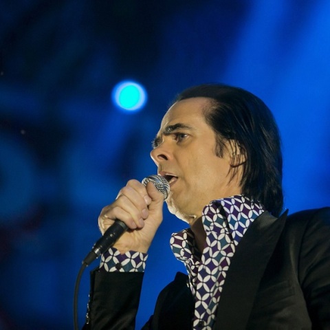 Ο τραγουδοποιός και τραγουδιστής, Νικ Κέιβ