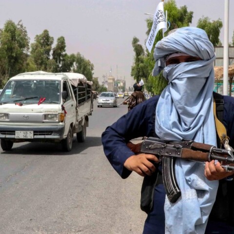 Μαχητής Ταλιμπάν © EPA / STRINGER