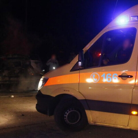 Ασθενοφόρο του ΕΚΑΒ (ΦΩΤΟ ΑΡΧΕΙΟΥ) - Αυτοκίνητο έπεσε σε αρδευτικό κανάλι στην Καβάλα, με τον οδηγό του να ανασύρεται νεκρός