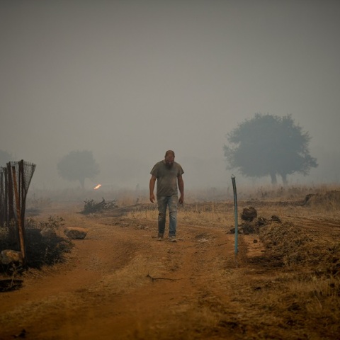 Για 5η ημέρα μαίνεται η φωτιά στα Βίλια 