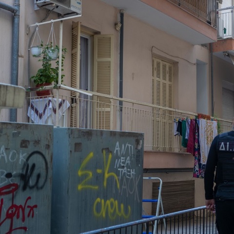 Δολοφονία 55χρονης στη Θεσσαλονίκη: Στιγμιότυπο από τον τόπο του εγκλήματος
