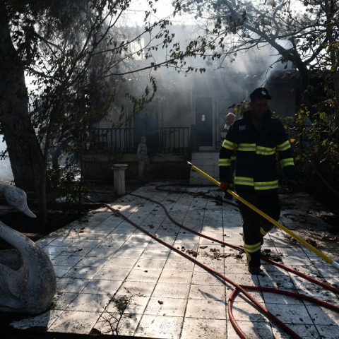 Φωτιά στα Βίλια