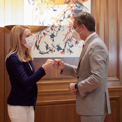 Συνάντηση Κυριάκου Μητσοτάκη με Roberta Metsola