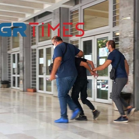 Για κακούργημα ο 25χρονος που μαχαίρωσε και σκότωσε τον σκύλο 65χρονου