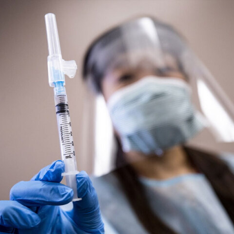 Γιατί είναι σημαντική η πλήρης έγκριση του εμβολίου Pfizer από τον FDA σύμφωνα με τους επιστήμονες © EPA