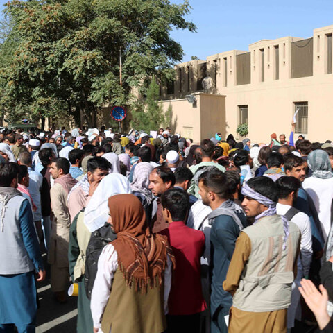 Αφγανιστάν: Χιλιάδες Αφγανοί πολίτες προσπαθούν να φθάσουν στο αεροδρόμιο της Καμπούλ