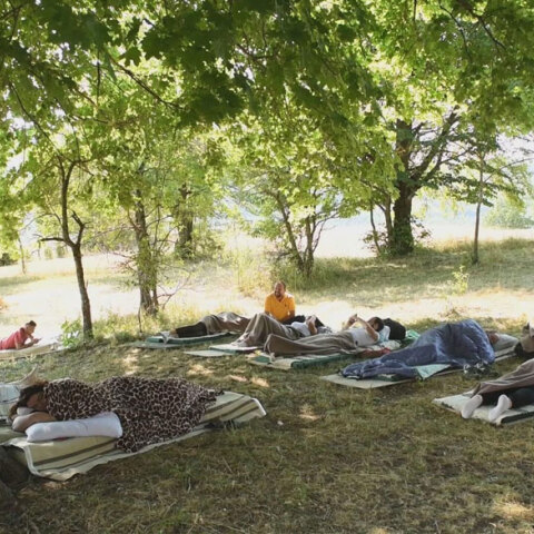 Οι συμμετέχοντες στους «Ολυμπιακούς Αγώνες Τεμπελιάς» στο Μαυροβούνιο δεν κάνουν τίποτα για να κερδίσουν το βραβείο