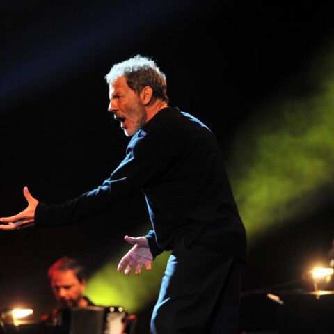 Ο Σταύρος Ξαρχάκος στο Ηρώδειο © ΑΠΕ / ΒΑΣΙΛΗΣ ΨΩΜΑΣ