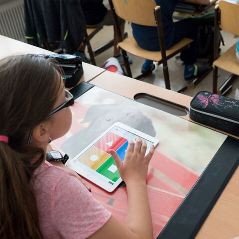 Μαθήτρια σε δημοτικό σχολείο (ΦΩΤΟ ΑΡΧΕΙΟΥ) - Ανεμβολίαστος δάσκαλος στην Καλιφόρνια των ΗΠΑ μόλυνε με κορωνοϊό 26 ανθρώπους