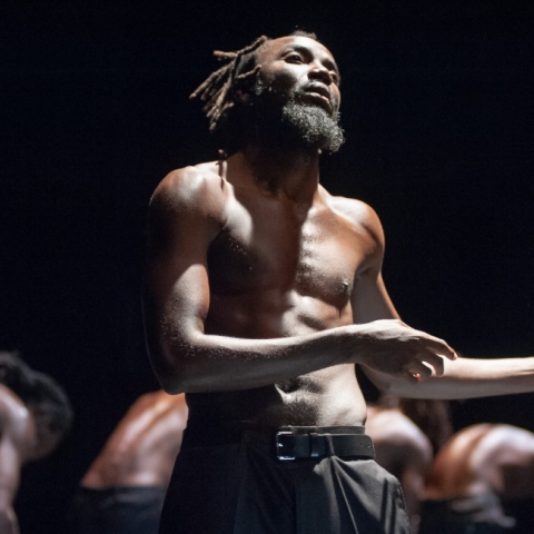 Στιγμιότυπο από τη χορευτική παράσταση του Γιόζεφ Νατζ, «OMMA»