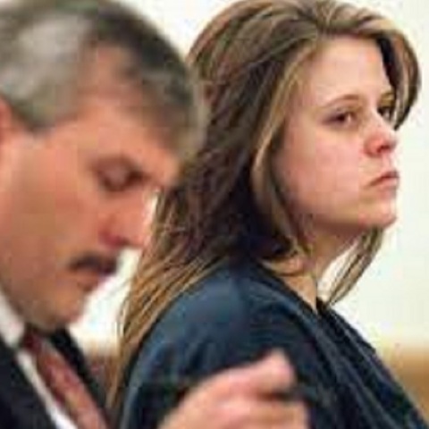 Η Κρίστι Κόσλοου στο δικαστήριο.