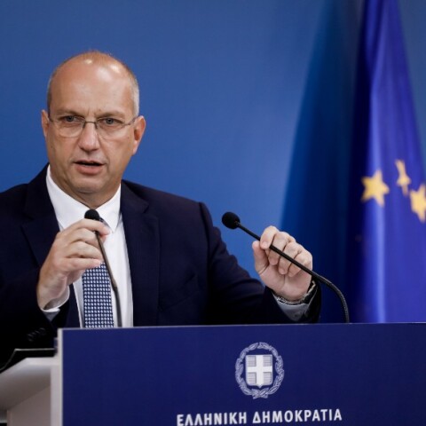 Ο κυβερνητικός εκπρόσωπος, Γιάννης Οικονόμου, κατά τη διάρκεια της ανακοίνωσης του ανασχηματισμού