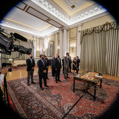 Ανασχηματισμός χωρίς Χρυσοχοΐδη και πρόβλημα με Αποστολάκη