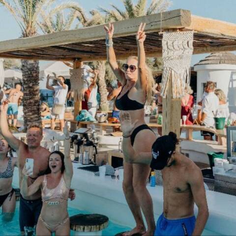 Λαμπερό party για τα 3 χρόνια Nikki Beach Resort & Spa Santorini