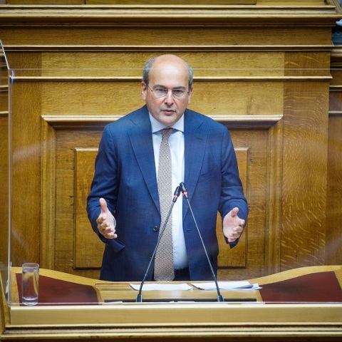 Ο υπουργός Εργασίας, Κωστής Χατζηδάκης, στο βήμα της Βουλής