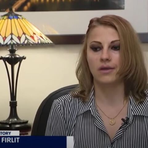 Η 39χρονη μητέρα στην οποία απαγορεύτηκε να δει το παιδί της επειδή ήταν ανεμβολίαστη