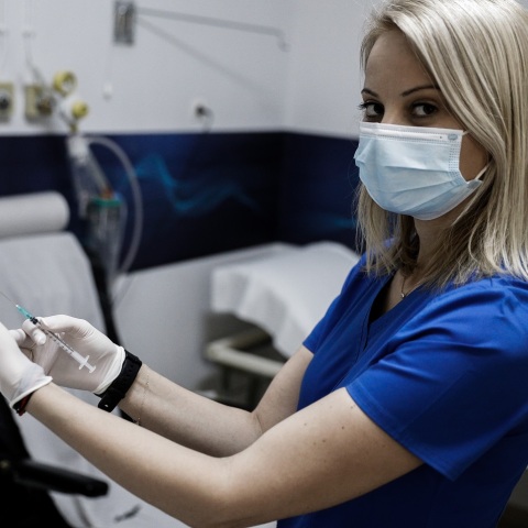 Στιγμιότυπο από το Εμβολιαστικό Κέντρο στο Ασκληπιείο Βούλας