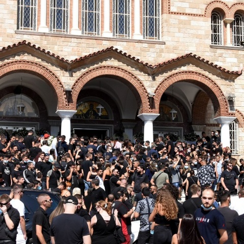 Πλήθος κόσμου στην κηδεία του Mad Clip