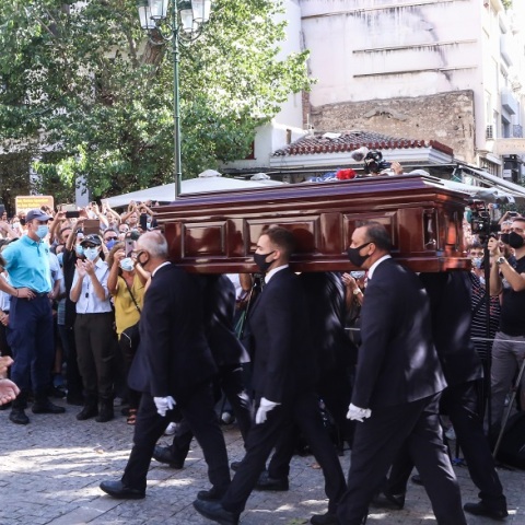 Μίκης Θεοδωράκης: Σε λαϊκό προσκύνημα η σορός του