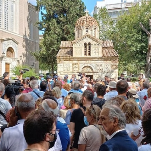Μίκης Θεοδωράκης: Σε λαϊκό προσκύνημα η σορός του