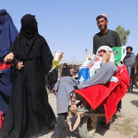 Ταλιμπάν και γυναίκες με μπούργκα στην πρωτεύουσα του Αφγανιστάν, Καμπούλ