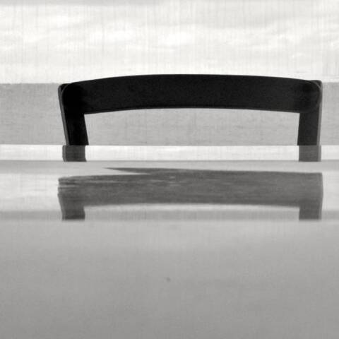 Φωτογραφία στο εξώφυλλο της συλλογής «Ποιήματα» του Ηλία Ευθυμιόπουλου (εκδ. ATHENS VOICE BOOKS)