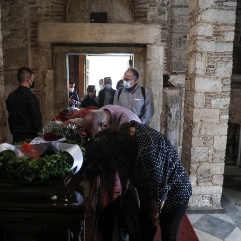 Μίκης Θεοδωράκης: Στιγμιότυπο από το λαϊκό προσκύνημα