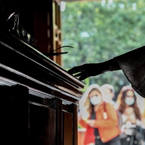 Μίκης Θεοδωράκης - Στιγμιότυπο από το λαϊκό προσκύνημα