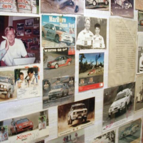 Ένα μοναδικό ντοκουμέντο φιγουράρει στον τεράστιο πίνακα στο Hotel Καλαφάτη: Όλοι οι «θεοί του Ακρόπολις» προσυπογράφουν ένα πελώριο ευχαριστήριο στον Αντρέα Καλαφάτη.