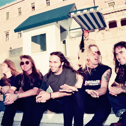 Οι Iron Maiden έξω από τη Βουλή των Ελλήνων