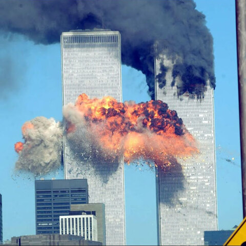 11η Σεπτεμβρίου - Τρομοκρατικές επιθέσεις: Η στιγμή που το δεύτερο αεροπλάνο πέφτει πάνω στους Δίδυμους Πύργους το 2001