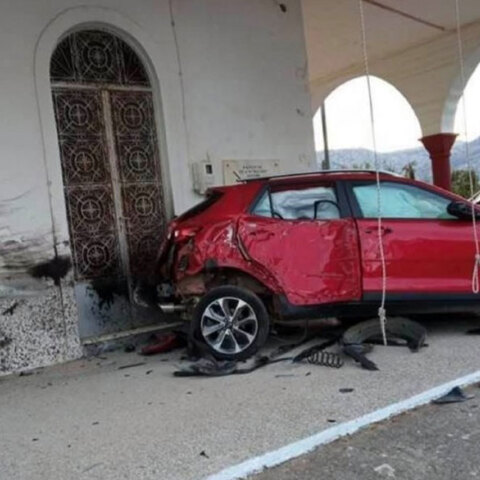 Τροχαίο στην Κρήτη: Το αυτοκίνητο που «καρφώθηκε» σε εκκλησία