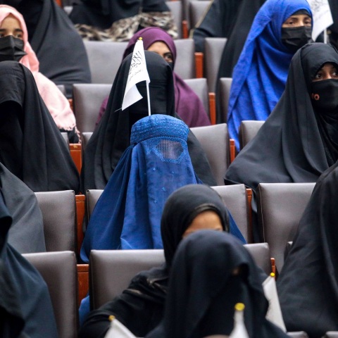 Αφγανιστάν: Οι ταλιμπάν απαντούν στο ζήτημα της εκπαίδευσης των γυναικών με διαχωρισμό αιθουσών και αυστηρούς κανόνες
