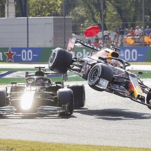  Ο 14ος γύρος του φετινού παγκοσμίου πρωταθλήματος της Formula 1 στην Ιταλία σημαδεύτηκε από τη σύγκρουση των Λιούις Χάμιλτον και Μαξ Φερστάπεν.